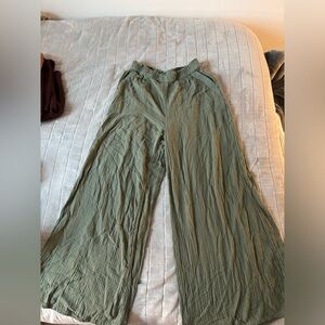 MOVING SALE AERIE MUTED GREEN TEXTURED FLOWY PANTS